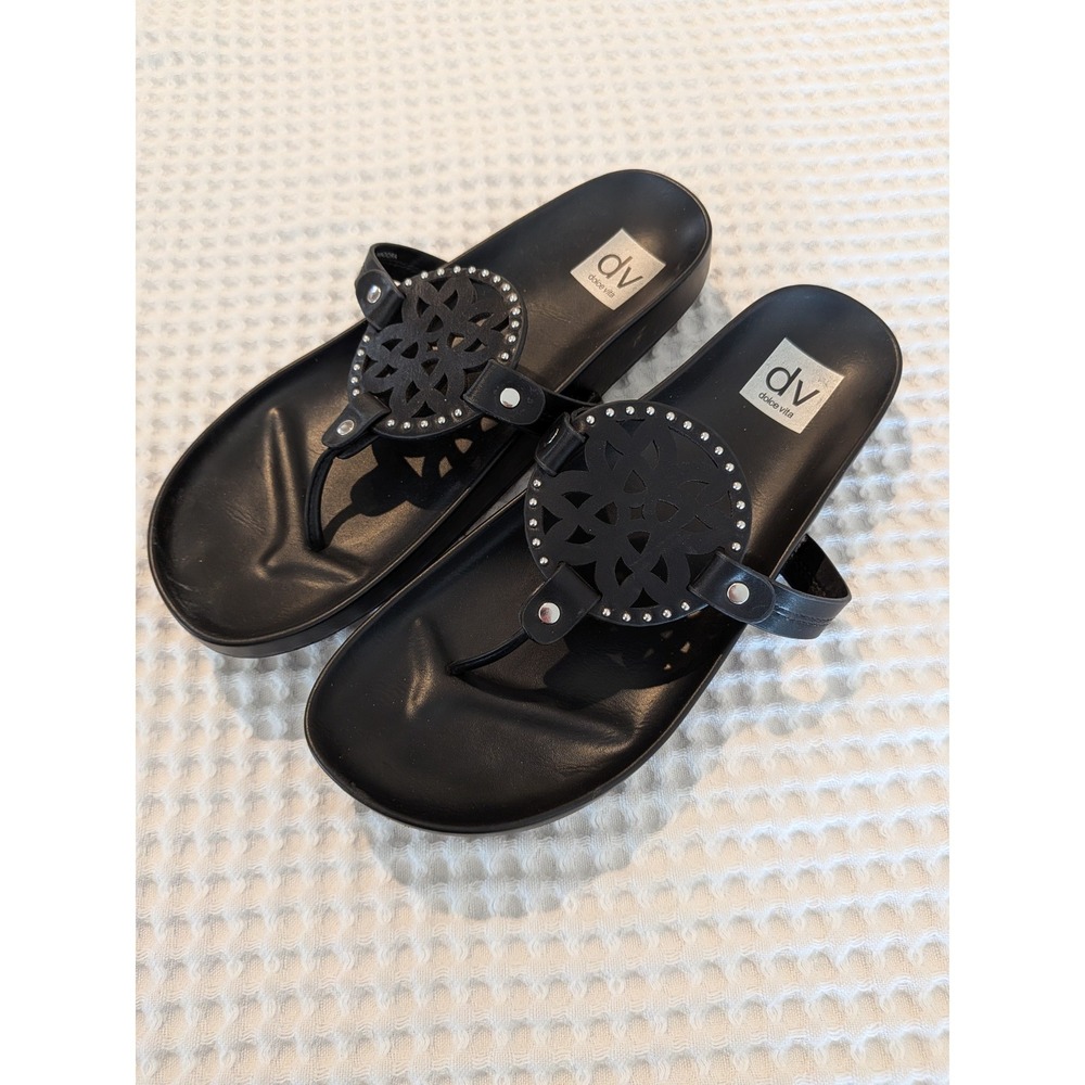 DV Dolce Vita Pandora Sandals Black Studded Medallion Thong Platform Womens 9